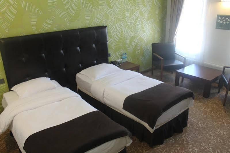 Highway Otel Elmalık Exterior foto